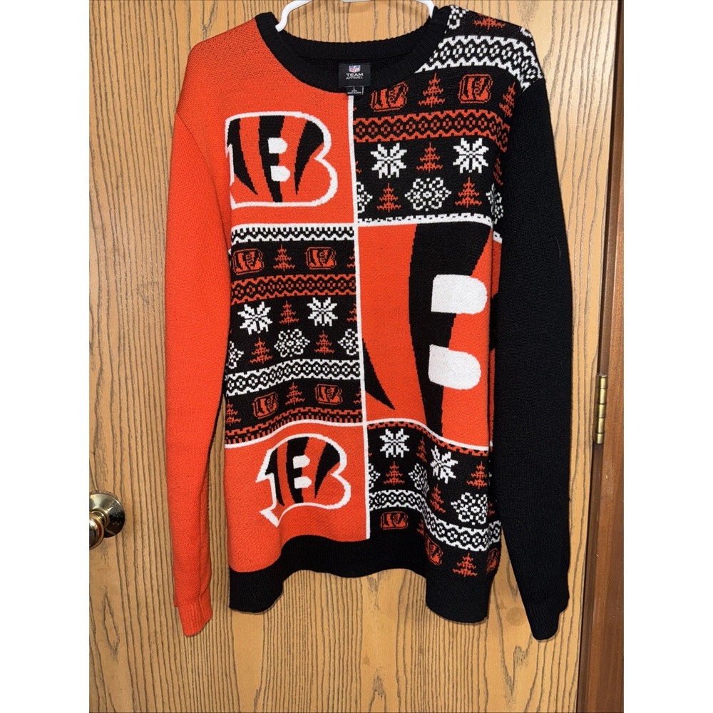 The Cincinnati Bengals Busy Block Snowfall‎ Sweater Size Large
